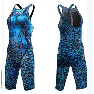 NWT TYR Women’s Avictor® Venom Closed Back Swimsuit